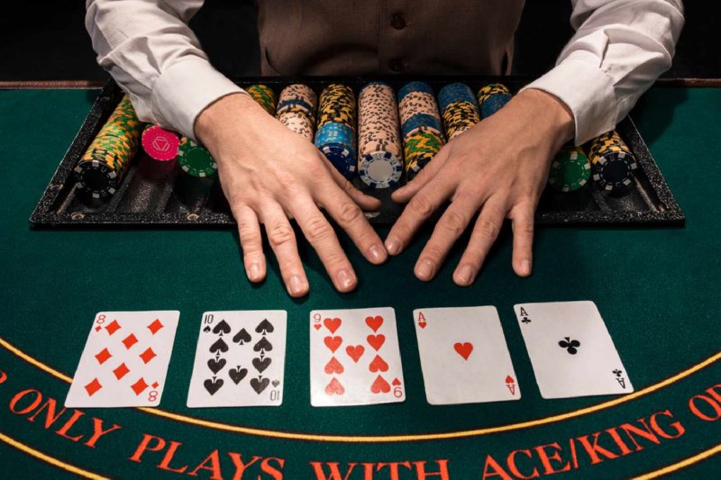 Luật chơi Poker tại Mibet rất đơn giản và dễ hiểu